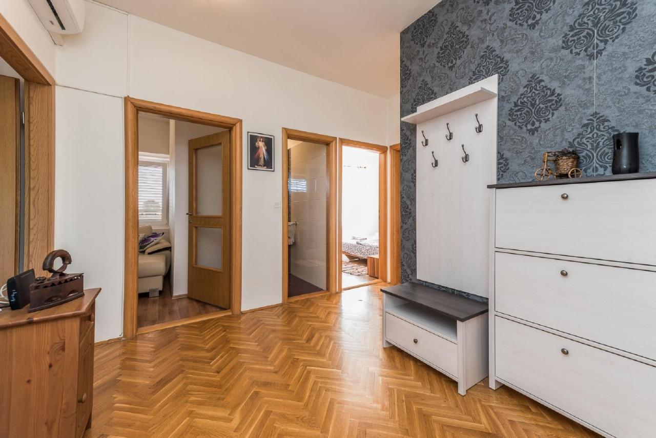 Holiday Home Tower With Private Pool, Sauna And Quads Smilcic Luaran gambar