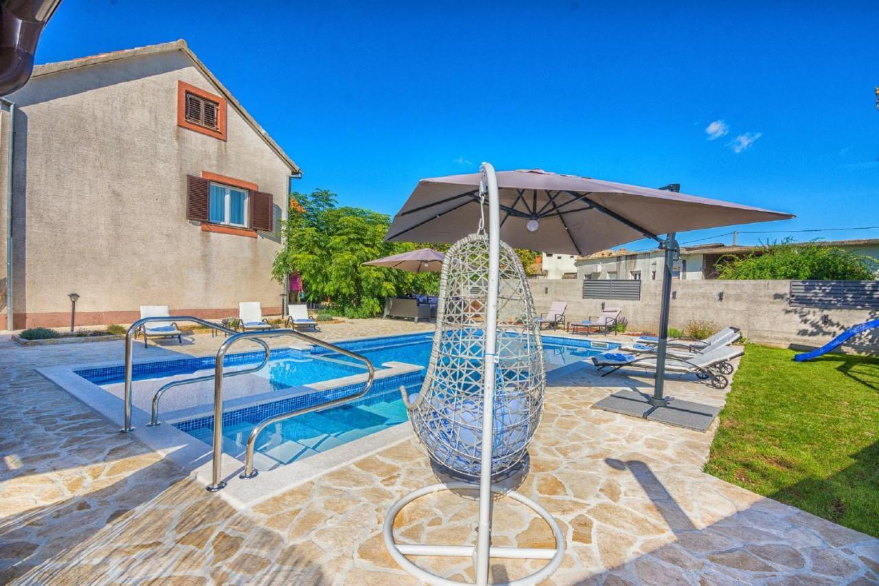 Holiday Home Tower With Private Pool, Sauna And Quads Smilcic Luaran gambar