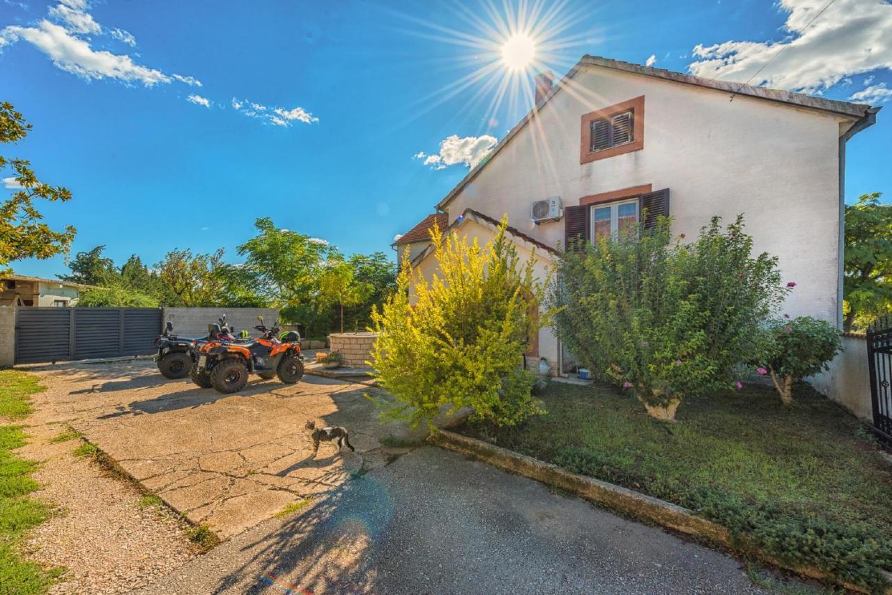 Holiday Home Tower With Private Pool, Sauna And Quads Smilcic Luaran gambar