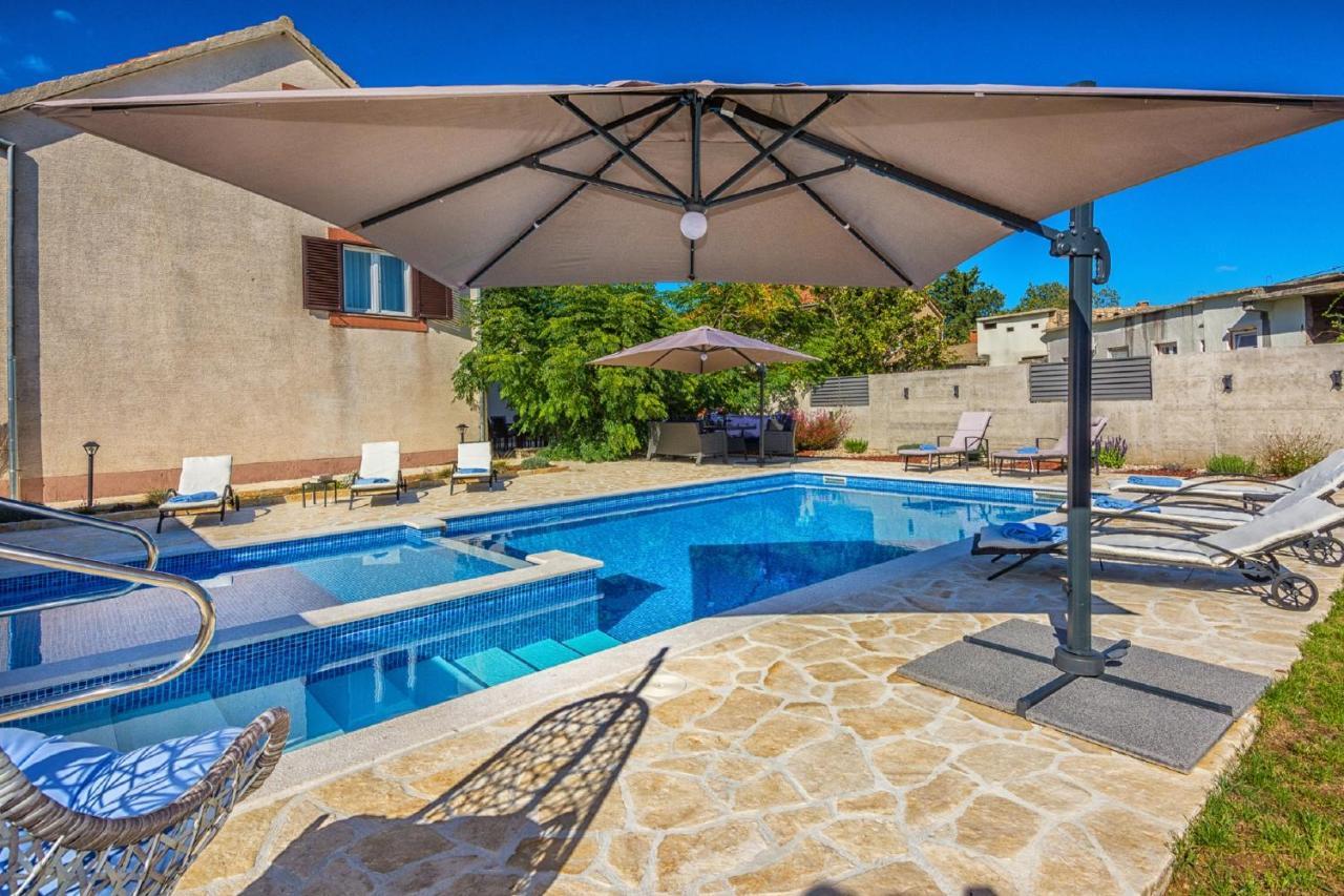 Holiday Home Tower With Private Pool, Sauna And Quads Smilcic Luaran gambar