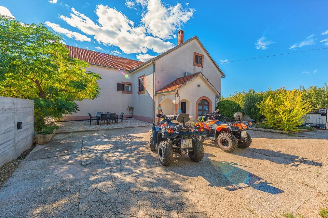 Holiday Home Tower With Private Pool, Sauna And Quads Smilcic Luaran gambar