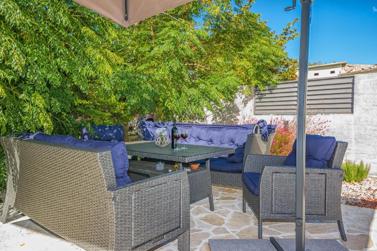 Holiday Home Tower With Private Pool, Sauna And Quads Smilcic Luaran gambar