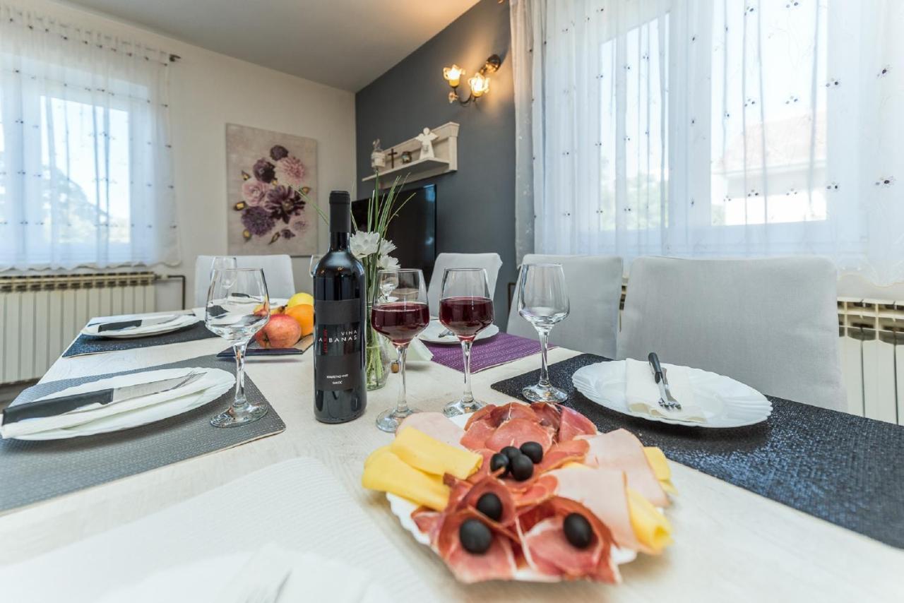 Holiday Home Tower With Private Pool, Sauna And Quads Smilcic Luaran gambar