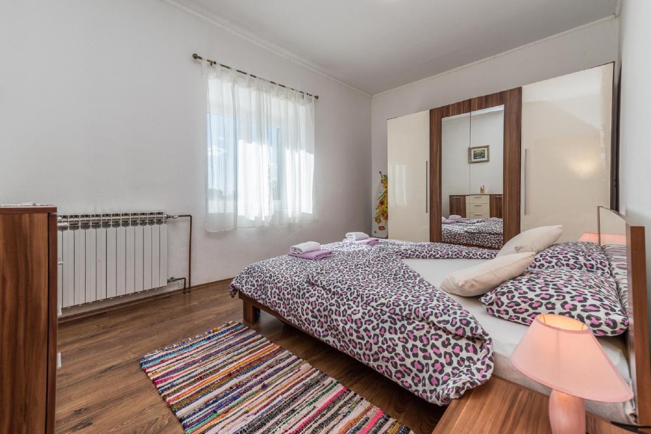 Holiday Home Tower With Private Pool, Sauna And Quads Smilcic Luaran gambar
